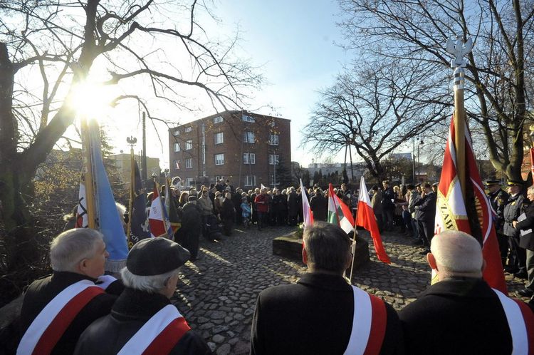 Uroczystości na Skwerze 18 Listopada 1956 r. Uroczystości na Skwerze 18 Listopada 1956 r.
