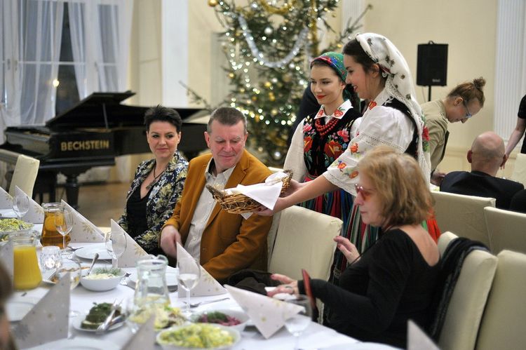 Wigilia środowisk kultury odbyła się w Ostromecku. Wigilia środowisk kultury odbyła się w Ostromecku.