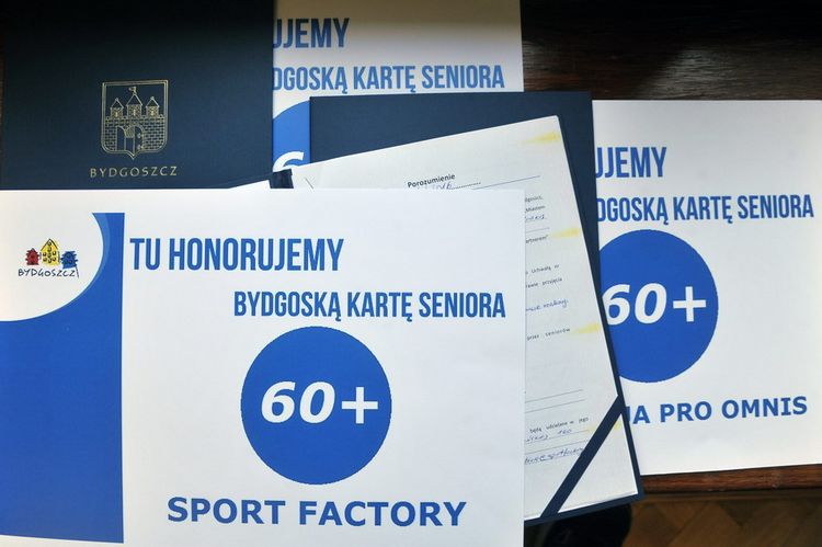 Bydgoska Karta Seniora 60+ dostępna jest w Urzędzie Miasta i Rejonowych Ośrodkach Pomocy Społecznej. Bydgoska Karta Seniora 60+ dostępna jest w Urzędzie Miasta i Rejonowych Ośrodkach Pomocy Społecznej.